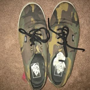 Camo vans women’s 9.5!